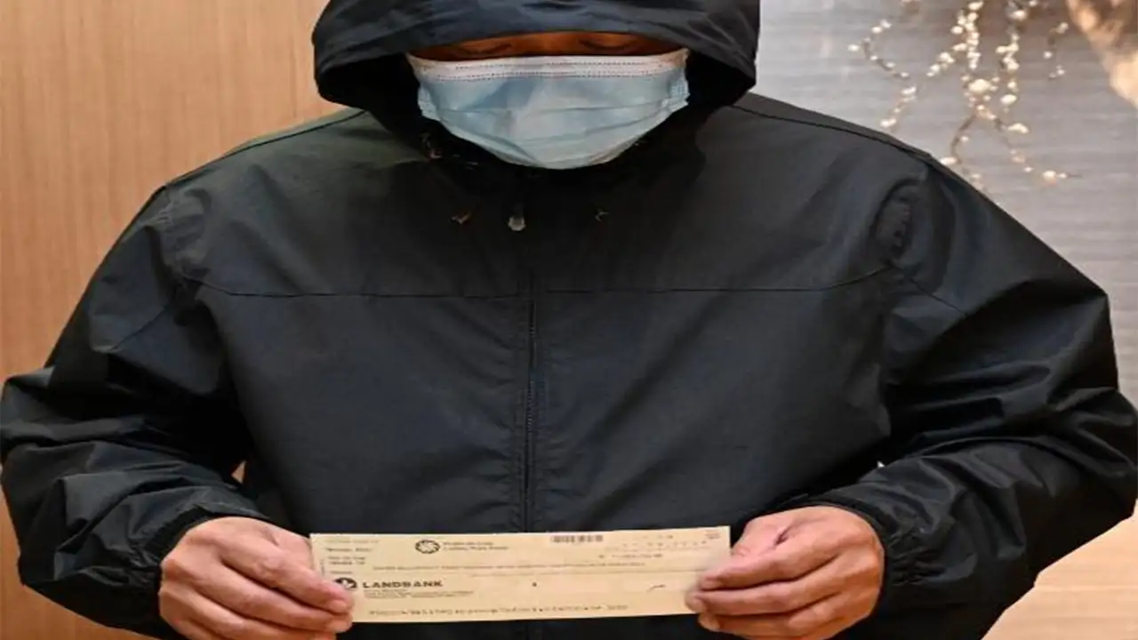 A CHRISTMAS PRESENT: GOVERNMENT EMPLOYEE FROM CAMILING WINS P13.8-M MEGALOTTO 6/45 JACKPOT