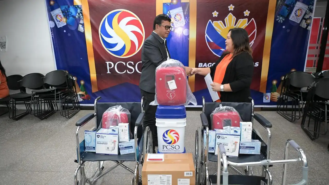 MARINDUQUE RECEIVES MOBILITY AIDS, MEDICAL DEVICES, 1,000 CHARITIMBA FROM PCSO