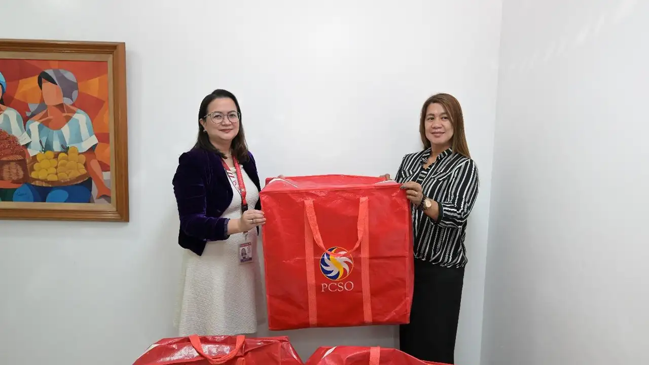 BARANGAY IN MANILA’S DISTRICT V RECEIVES EVACUATION KITS FROM PCSO