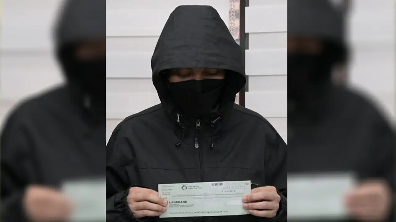 QUIET HOPES PAY OFF AS CARMONA MOTHER WINS P32-M IN LOTTO 6/42