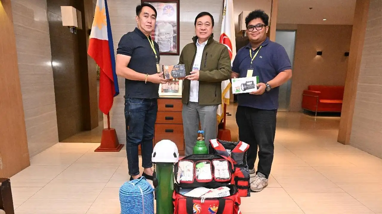 PCSO HANDS OVER EMERGENCY RESCUE KITS TO CALOOCAN COMMUNITY